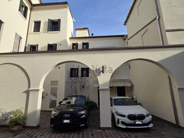 Villetta a schiera in vendita di 350 m² in Via Cesare Battisti