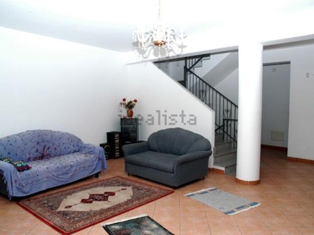 Villetta a schiera in vendita di 350 m² in Via Ruggero I