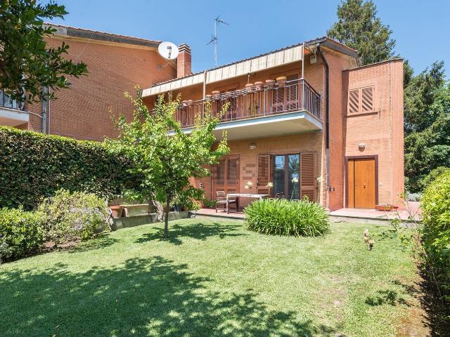 Villetta a schiera in vendita di 350 m² in Viale Aldo Moro, 17