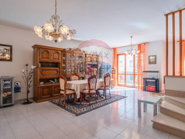 Villetta a schiera in vendita di 350 m² in Corso Mazzini, 340