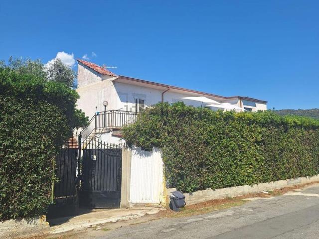 Villetta indipendente in vendita di 300 m² in Lungomare Joppolo