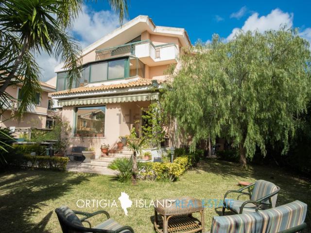 Villetta a schiera in vendita di 355 m² in Traversa sinerchia