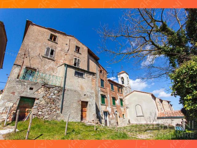 Villetta a schiera in vendita di 355 m² in Piazza Sebastiano Agostini, 2