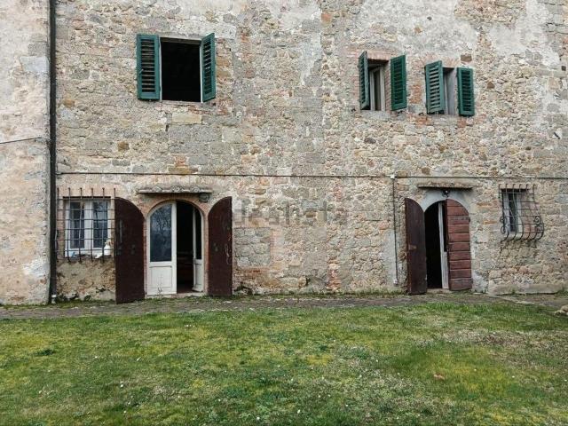 Villetta a schiera in vendita di 364 m² in Via Dante Monnecchi