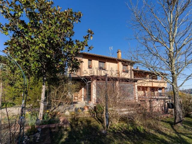 Villetta a schiera in vendita di 365 m² in Via Palagio