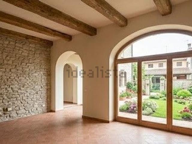 Villetta a schiera in vendita di 370 m² in Via Repubblica