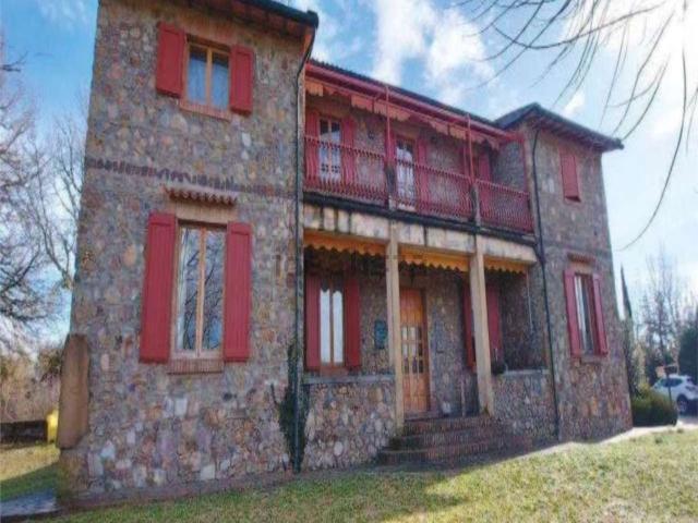 Villetta a schiera in vendita di 374 m² in Via Case Sparse, 1