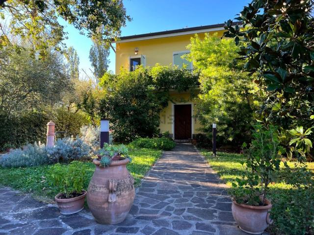 Villetta a schiera in vendita di 384 m² in Strada della Chiusa