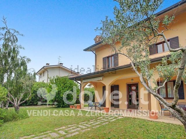 Villetta a schiera in vendita di 392 m² in Via del Donatore, 4