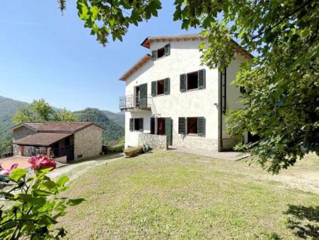 Villetta bifamiliare in vendita a Granaiola Bagni di Lucca 127 mq Rif: 1414608