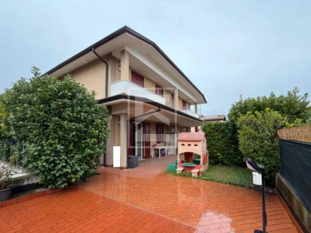 Villetta bifamiliare in vendita a Desenzano del Garda, San Martino della Battaglia