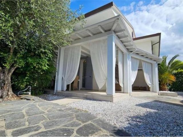 Villetta bifamiliare in vendita a Forte dei Marmi 150 mq Rif: 1384244