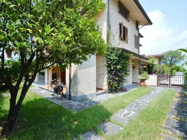 Villetta bifamiliare in vendita a Forte dei Marmi 170 mq Rif: 1350262