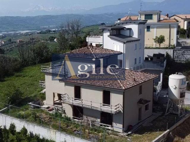 Villetta bifamiliare in vendita a Monteprandone, Collinare