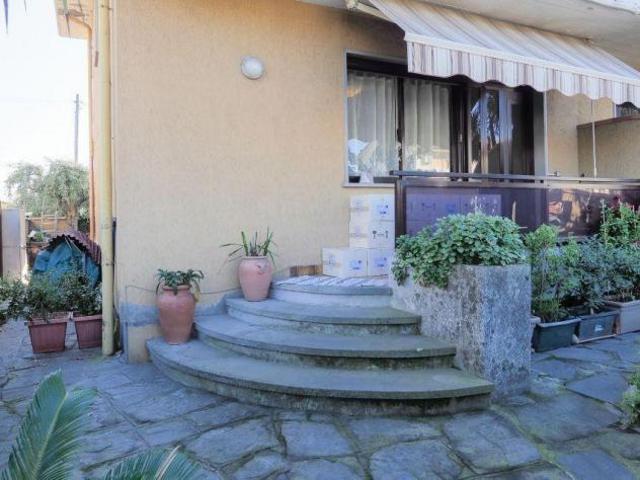 Villetta bifamiliare in vendita a Marina di Massa Massa 150 mq Rif: 1096674