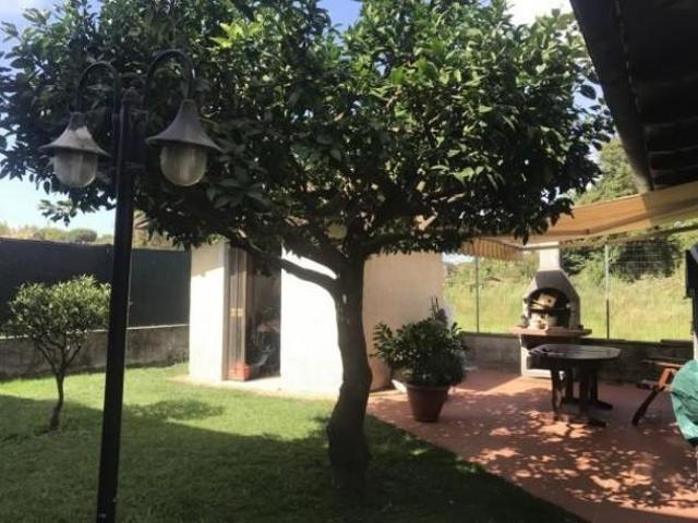 Villetta bifamiliare in vendita a Marina di Massa Massa 100 mq Rif: 576228