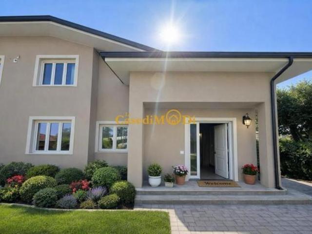 Villetta bifamiliare in vendita a Marina di Pietrasanta Pietrasanta 250 mq Rif: 1419163