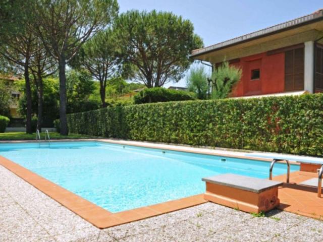 Villetta bifamiliare in vendita a Poveromo Massa 180 mq Rif: 1072681