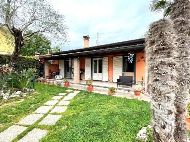 Villetta bifamiliare in vendita a Poveromo Massa 85 mq Rif: 1383115