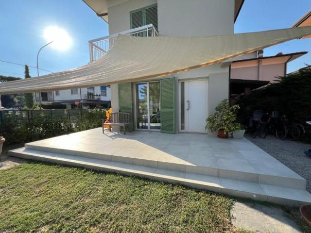 Villetta bifamiliare in vendita a Tonfano Pietrasanta 140 mq Rif: 1286992