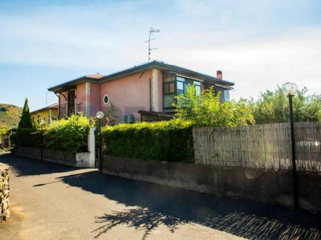 Villetta bifamiliare in vendita a Trecastagni