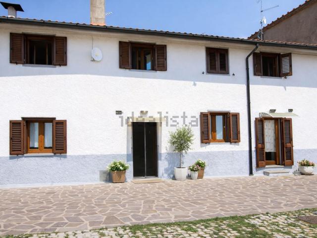 Villetta bifamiliare in vendita di 143 m² in Via Esasseta, 68