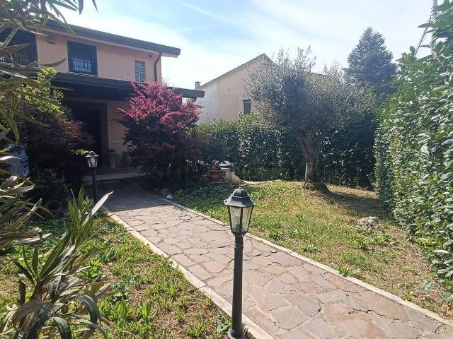 Villetta bifamiliare in vendita di 143 m² in Via Marano, 160