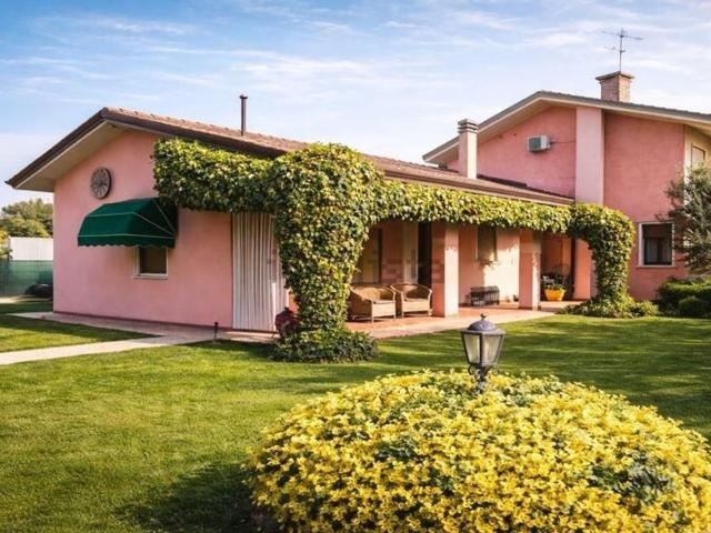 Villetta bifamiliare in vendita di 143 m² in Via Mario Fiore