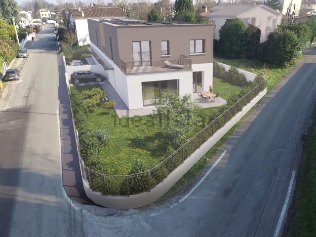 Villetta bifamiliare in vendita di 143 m² in Via Piave, 63