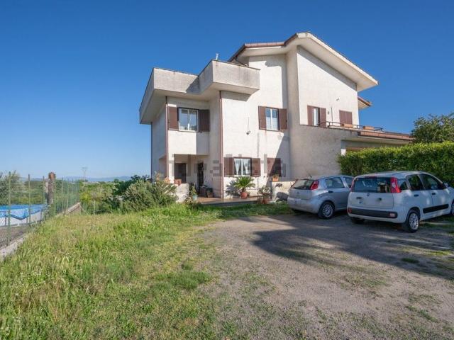 Villetta bifamiliare in vendita di 143 m² in Via Romana, 63