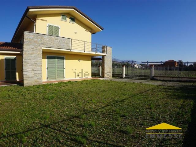 Villetta bifamiliare in vendita di 143 m² in Viale Monzoni