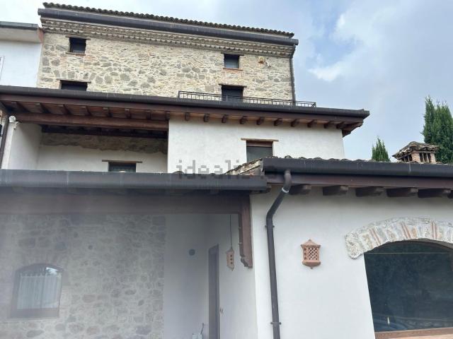 Villetta bifamiliare in vendita di 140 m² in Contrada Madonna del Piano