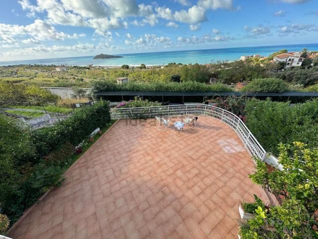 Villetta bifamiliare in vendita di 140 m² in Località Tredoliche, 5