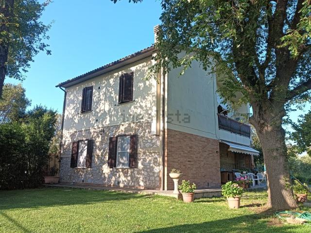 Villetta bifamiliare in vendita di 140 m² in Strada Provinciale Barbaruta