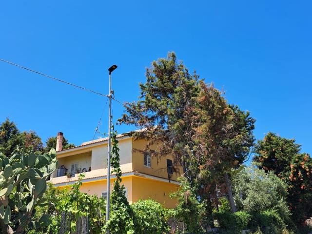 Villetta bifamiliare in vendita di 140 m² in Traversa Case Bianche