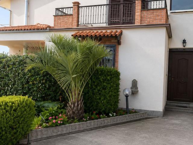 Villetta bifamiliare in vendita di 140 m² in Vico Tricoli, 5