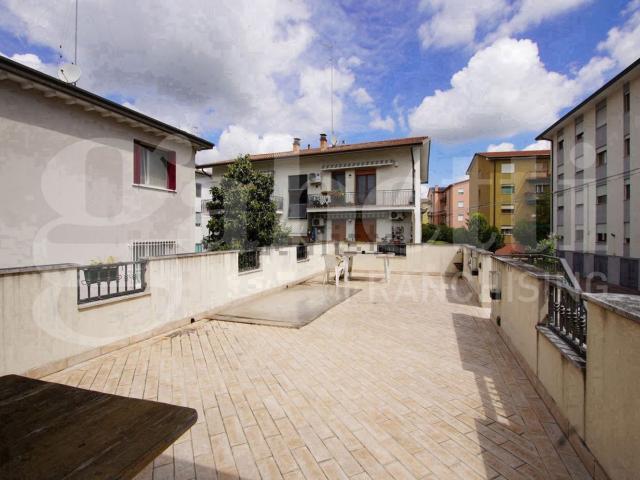 Villetta bifamiliare in vendita di 140 m² in Via Tevere