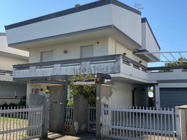 Villetta bifamiliare in vendita di 140 m² in Via Torre Foro, 42