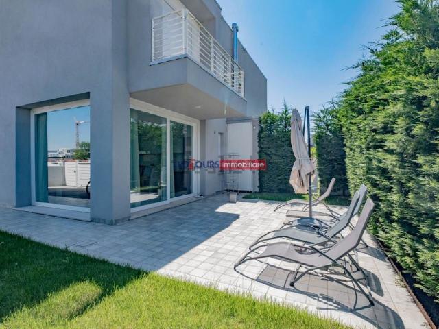 Villetta bifamiliare in vendita di 140 m² in Via Toscana, 16