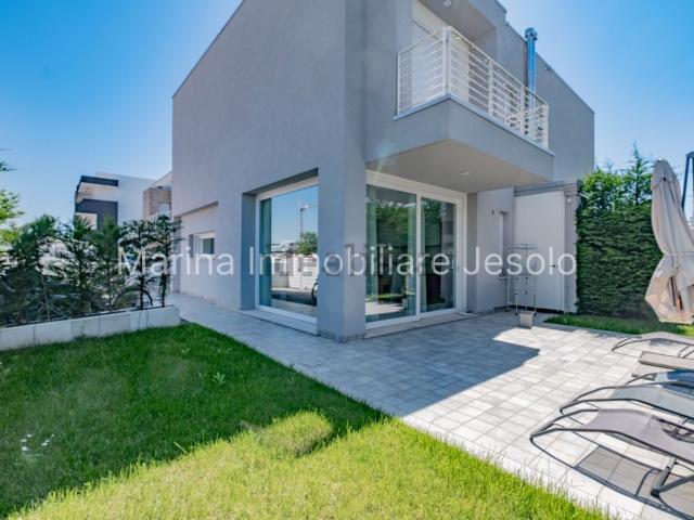Villetta bifamiliare in vendita di 140 m² in Via Toscana