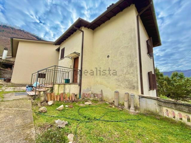 Villetta bifamiliare in vendita di 140 m² in Via Turanense, 13