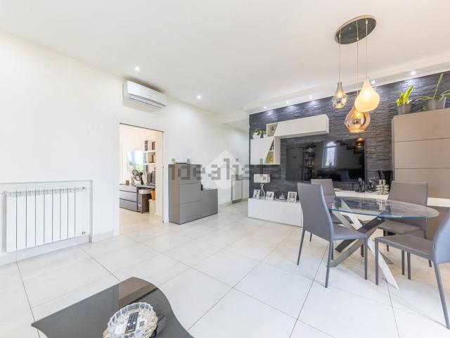 Villetta bifamiliare in vendita di 140 m² in Via Tuscolana, 1715
