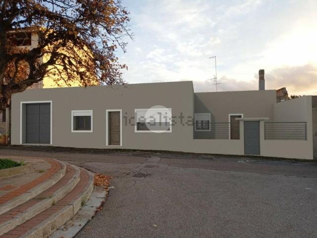 Villetta bifamiliare in vendita di 140 m² in Via Tuveri
