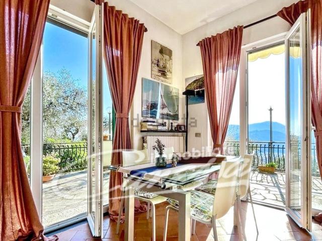 Villetta bifamiliare in vendita di 140 m² in Via Ugo Campodonico Caduto Partigiano