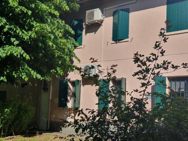 Villetta bifamiliare in vendita di 140 m² in Via Zenzalose, 44