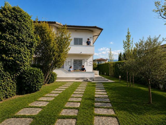 Villetta bifamiliare in vendita di 140 m² in Via Alessandro Manzoni