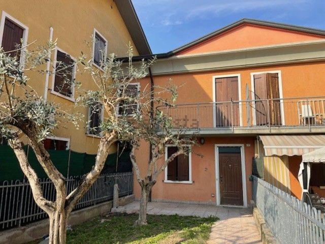 Villetta bifamiliare in vendita di 140 m² in Via Canova