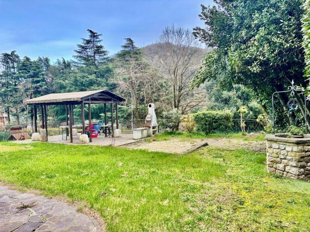 Villetta bifamiliare in vendita di 140 m² in Via Caduti Alpini, 8