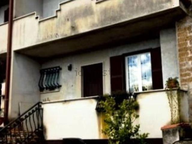 Villetta bifamiliare in vendita di 140 m² in Via Civita Castellana