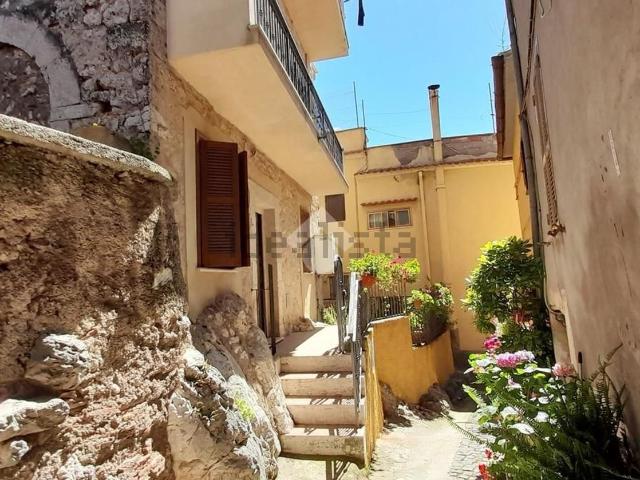 Villetta bifamiliare in vendita di 140 m² in Via Colle Santa Lucia